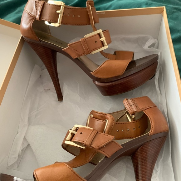 Michael kors shoes each at 69 or all three at180$ - Picture 5 of 6